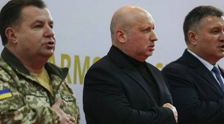 Степан Полторак (ліворуч), Олександр Турчинов та Арсен Аваков, джерело фото: УНН