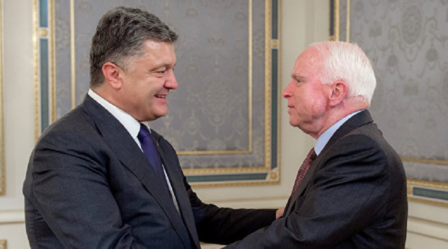 Петро Порошенко та Джон Маккейн, джерело фото: ria.ru